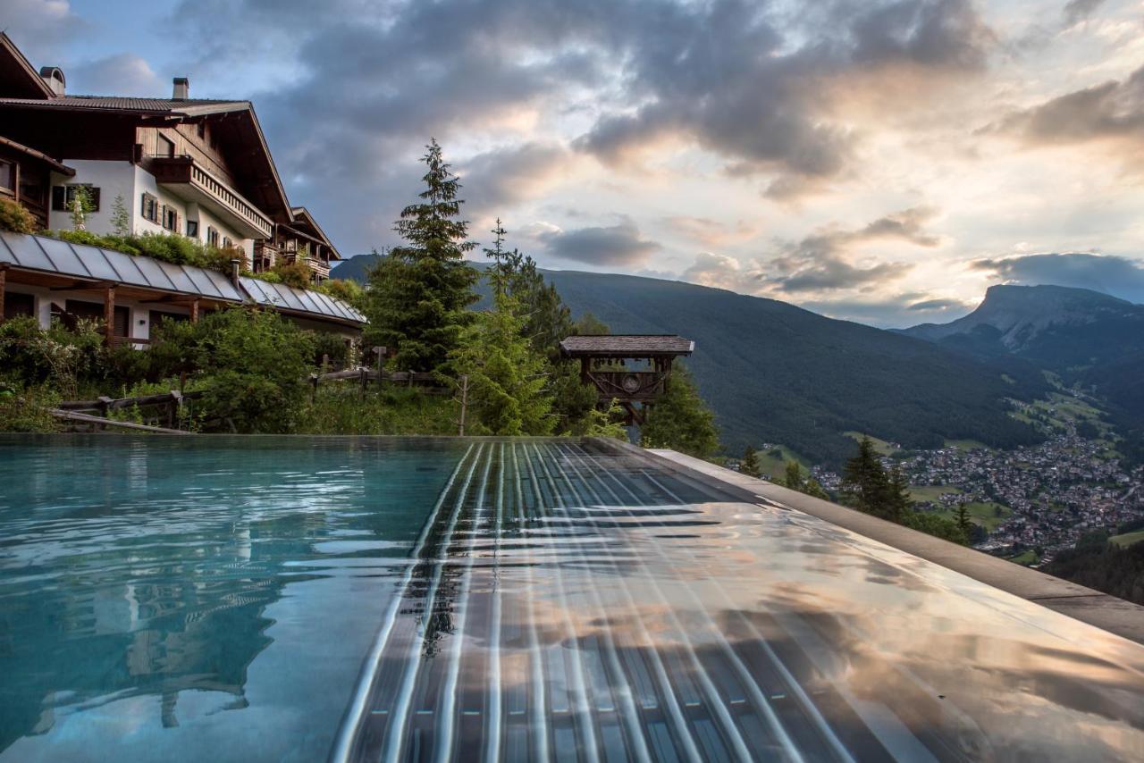Charmehotel Uhrerhof - Deur Ortisei Exterior photo