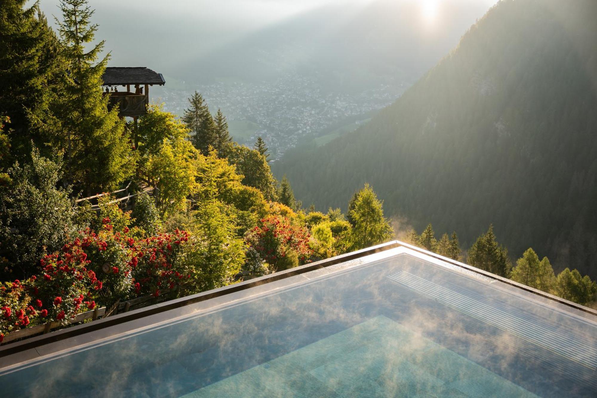 Charmehotel Uhrerhof - Deur Ortisei Exterior photo