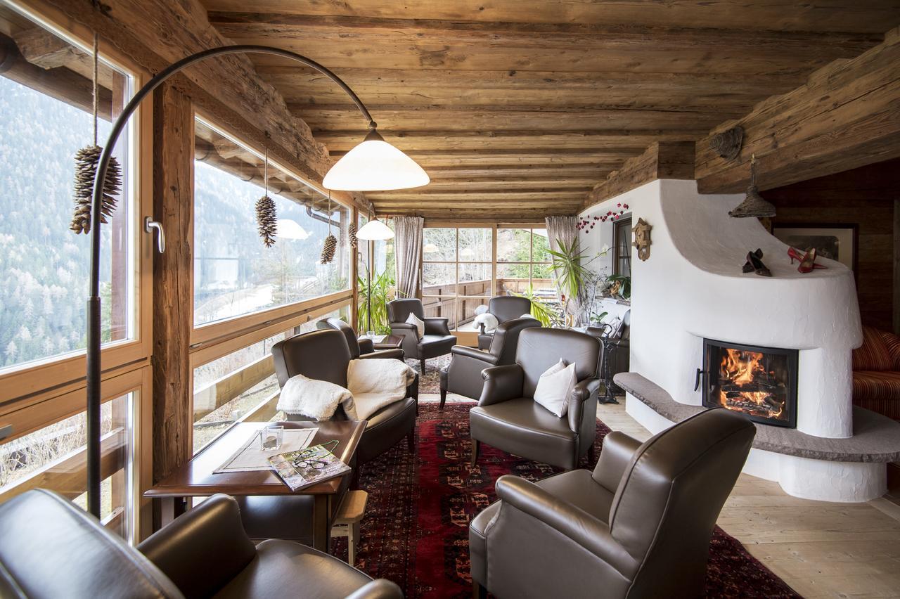 Charmehotel Uhrerhof - Deur Ortisei Exterior photo