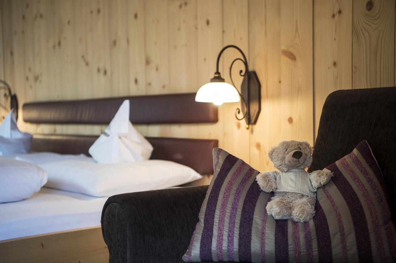 Charmehotel Uhrerhof - Deur Ortisei Exterior photo