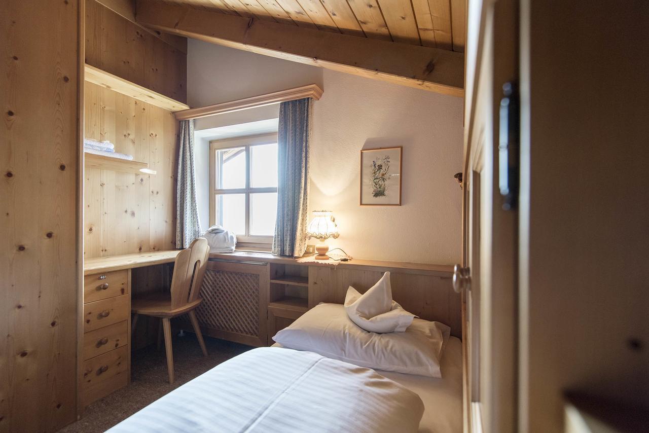 Charmehotel Uhrerhof - Deur Ortisei Exterior photo