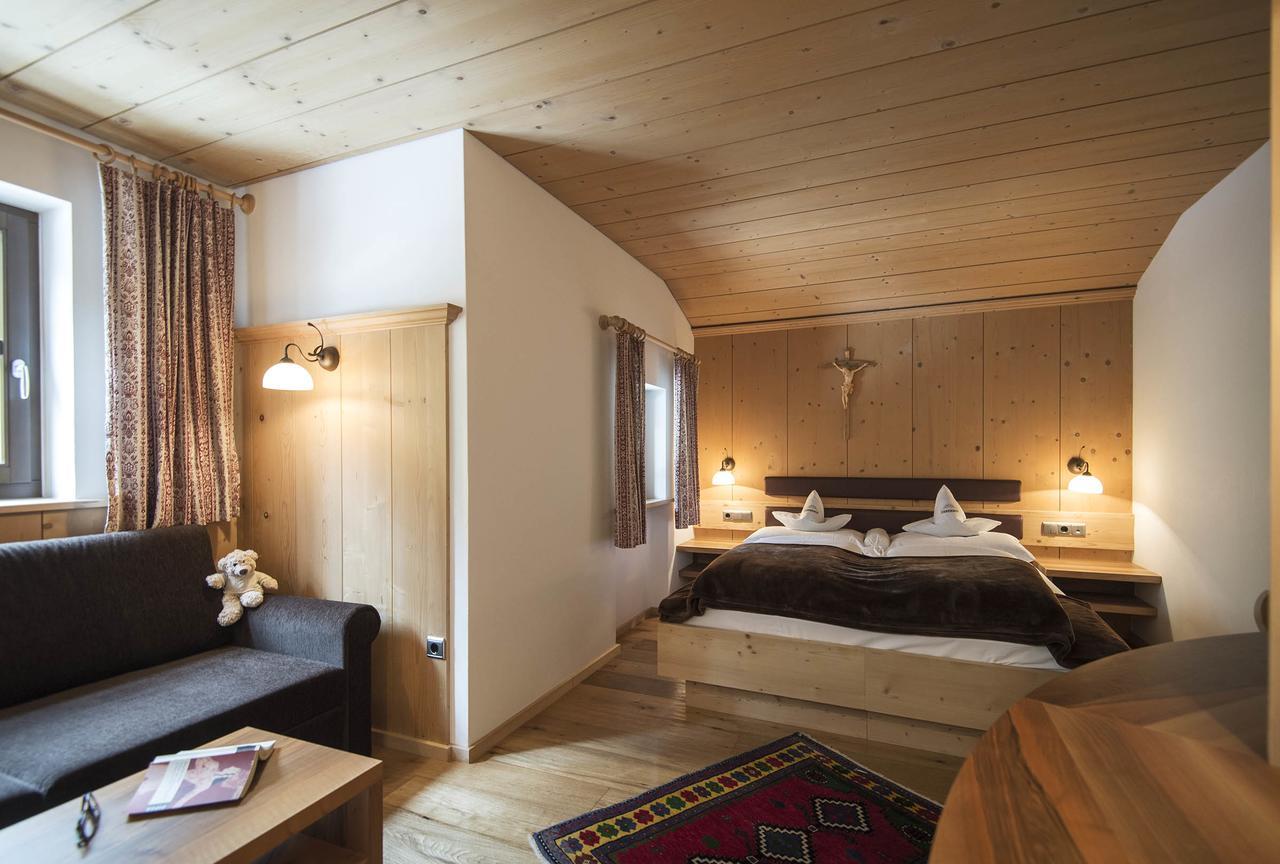 Charmehotel Uhrerhof - Deur Ortisei Exterior photo